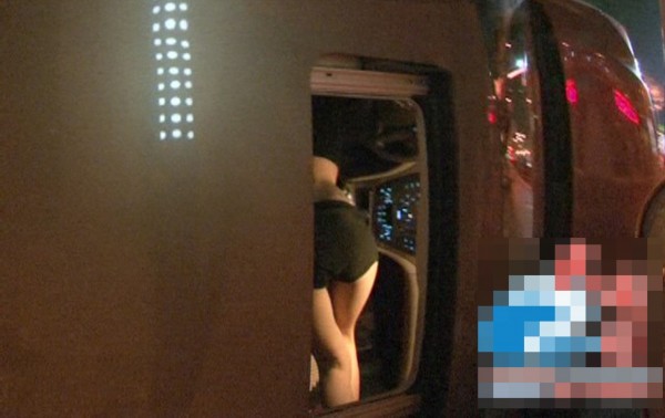 一17歲女孩駕車凌晨側(cè)翻