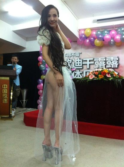 干露露現(xiàn)身南寧歐迪