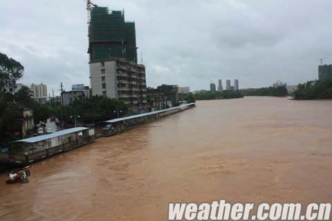 &ldquo;啟德&rdquo;過境 大風暴雨襲防城港