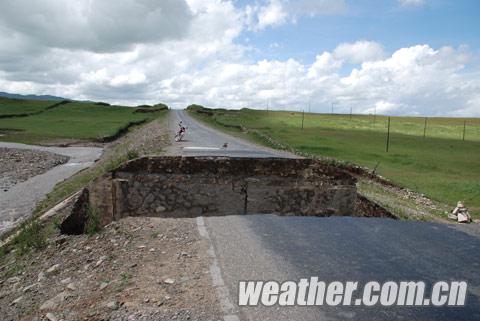 青海貴南遭受罕見暴雨襲擊