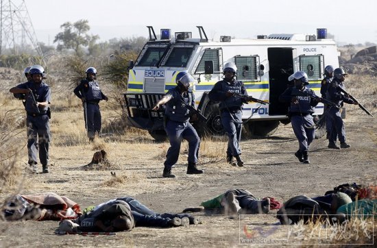 南非警察與礦工槍戰(zhàn)