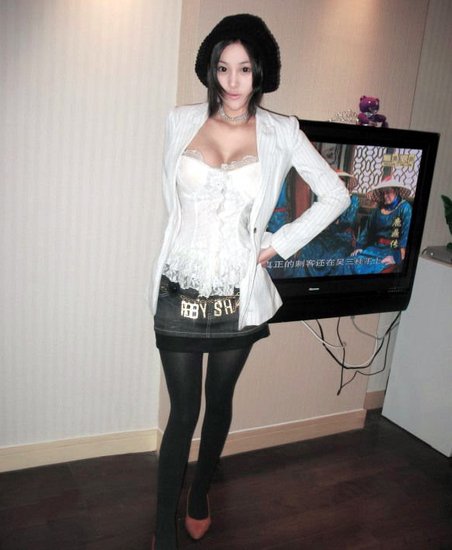 張馨予被網友指曾在夜總會坐臺 經紀公司否認