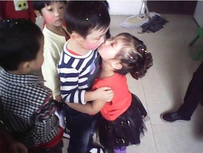 浙江溫嶺虐童女幼師顏艷紅QQ空間顏虐童照片