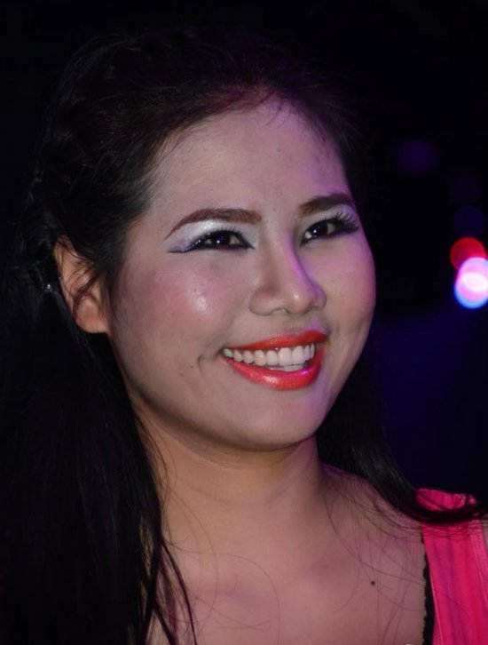 干露露蘇州夜店賣唱