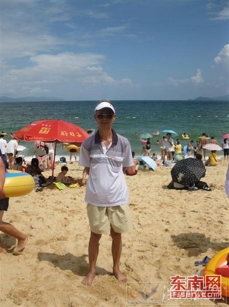 72歲外公當(dāng)女裝模特