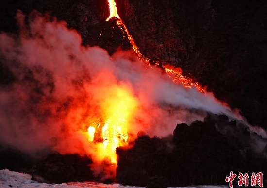 卡拉帕納火山噴發