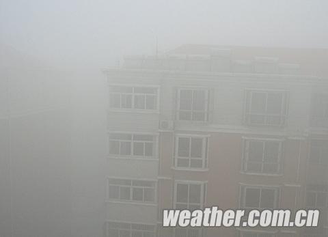 河北濃霧彌漫不利出行 氣象臺發(fā)布大霧橙色預(yù)警