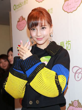 楊穎拒談男友黃曉明