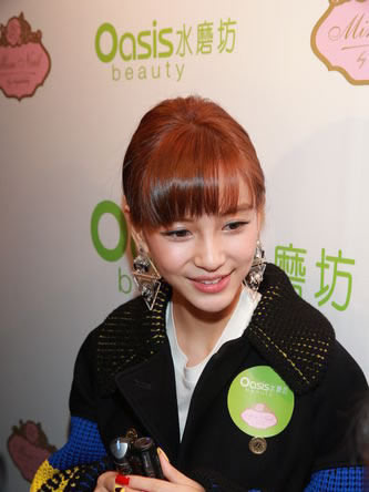 楊穎拒談男友黃曉明