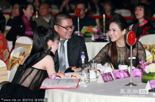 吳莫愁伊能靜同桌