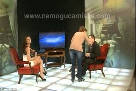 塞爾維亞女主播采訪