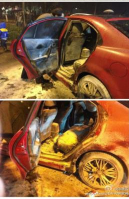 馬自達煙花自爆被毀