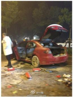 馬自達煙花自爆被毀