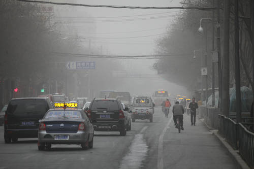 甘肅中西部沙塵漫天飛舞 鼎新現強沙塵暴