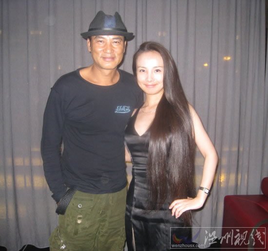 任達(dá)華和干露露合影