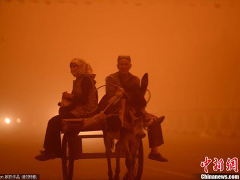 新疆遭遇沙塵暴襲擊