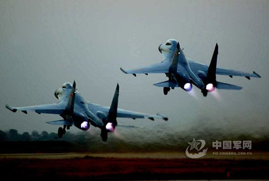 中國空軍一架蘇27戰斗機墜毀 2名駕駛員犧牲