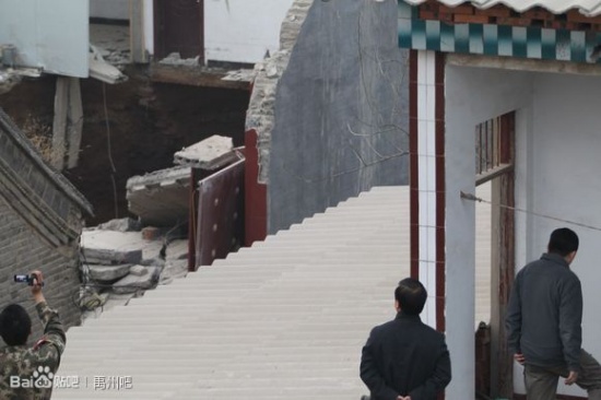 許昌地陷:河南許昌縣蘇橋鎮(zhèn)武莊村民房塌陷