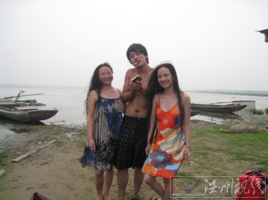 干露露資料:莫納夏天劇照