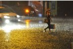 重慶暴雨 重慶28日暴雨導致路面積水交通堵塞