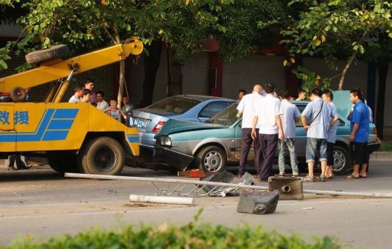 南寧星湖路車禍