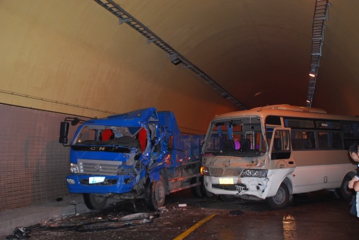 青田里陽隧道車禍圖片