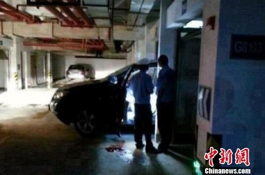 老婆倒車撞死老公