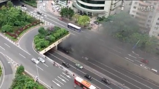 黃埔大道隧道出租車自燃現(xiàn)場圖片