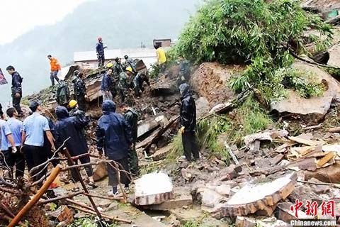 云南鹽津山體滑坡