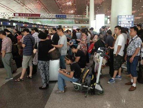 受雷雨天氣影響 首都機場航班大面積延誤或取消