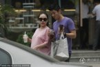 霍思燕挺大肚逛街 霍思燕男友杜江跟隨保護和普通百