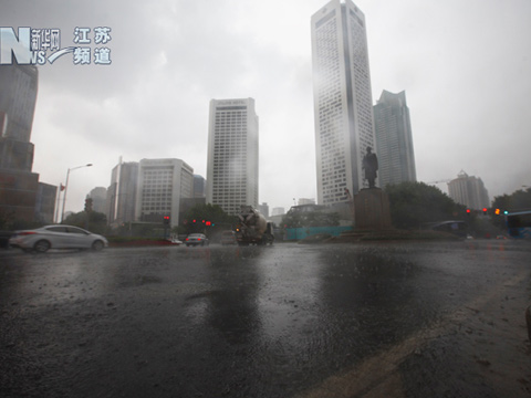 南京普降喜雨引“嫉妒” 未來高溫仍將持續