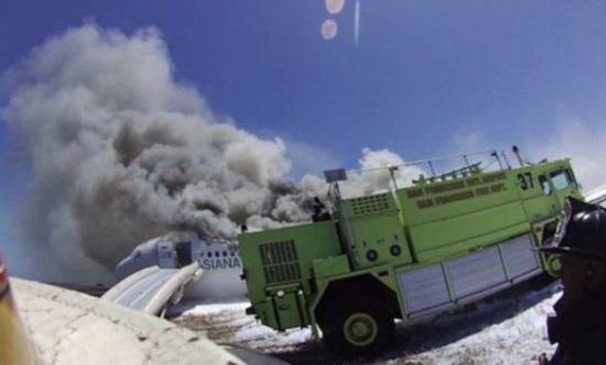 韓亞空難女生被碾壓視頻截圖