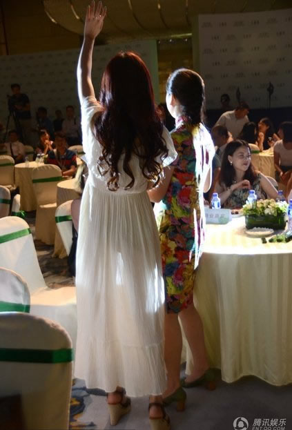 女主播劉彥池透視裙