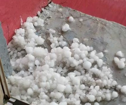 青海西寧冰雹 8月10號下午西寧突降暴雨冰雹