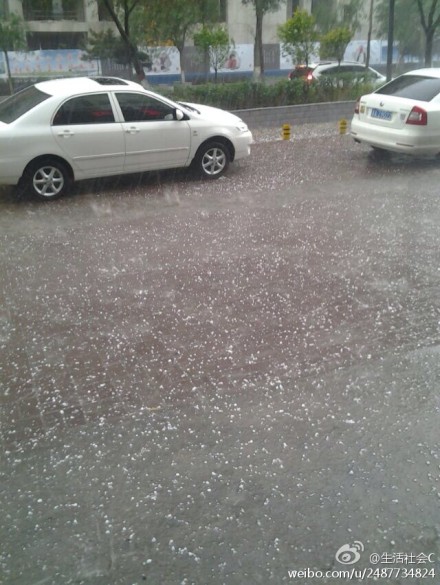 青海西寧冰雹 8月10號下午西寧突降暴雨冰雹