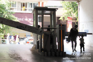 女司機(jī)夾死男嬰的車(chē)道