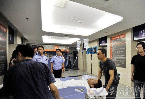 傷者被緊急送往醫(yī)院進(jìn)行搶救