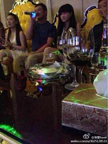李亞鵬ktv與美女高歌照片