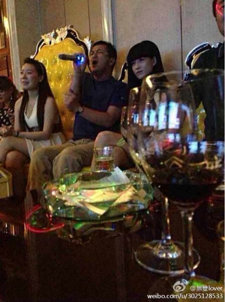 李亞鵬ktv與美女高歌照片