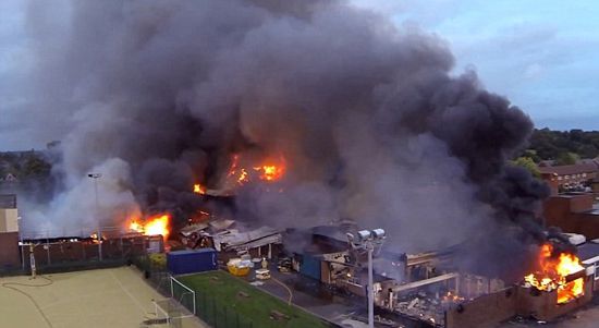 開學燒學校逃避上學:英國5名學生因不想上學在開學前一天放火燒了學校