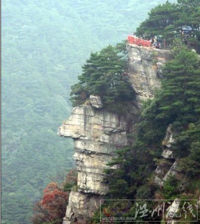 廬山崖壁巨人頭像
