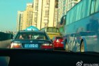 上海街頭出租車內(nèi)車震驚呆路人 網(wǎng)友全程直播出租車