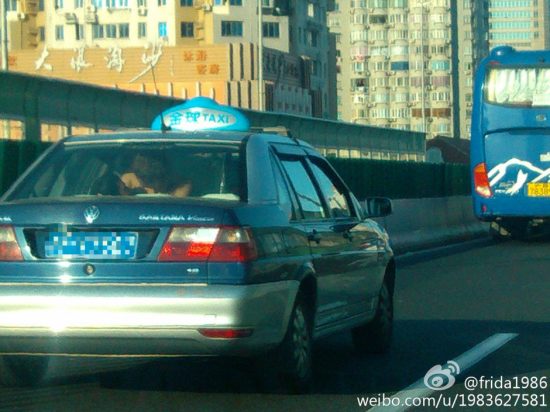 上海街頭出租車內車震全程圖片