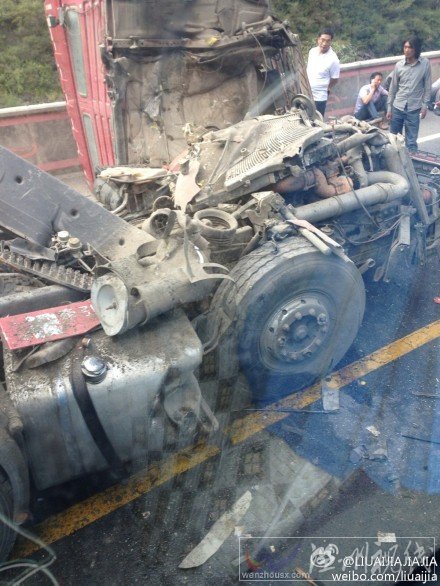 松潘縣車禍現(xiàn)場(chǎng)圖片