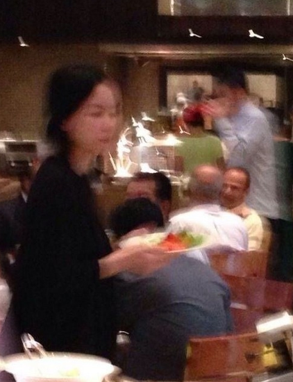 王菲現(xiàn)身印度