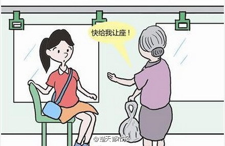 女子坐公交睡著 被老太婆叫醒后從座位上拽起讓座
