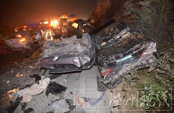 四川成自瀘高速車禍