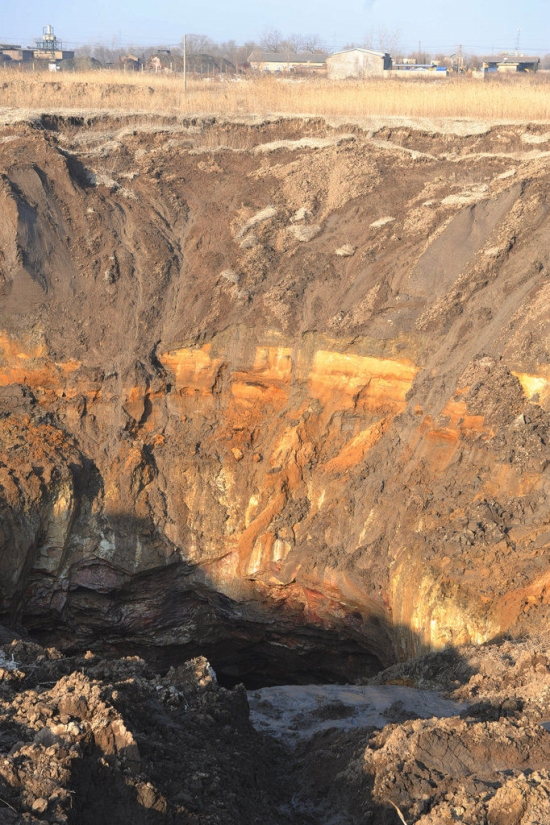 連云港濱河新城天坑