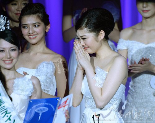 日本選美小姐獲得第一名后落淚